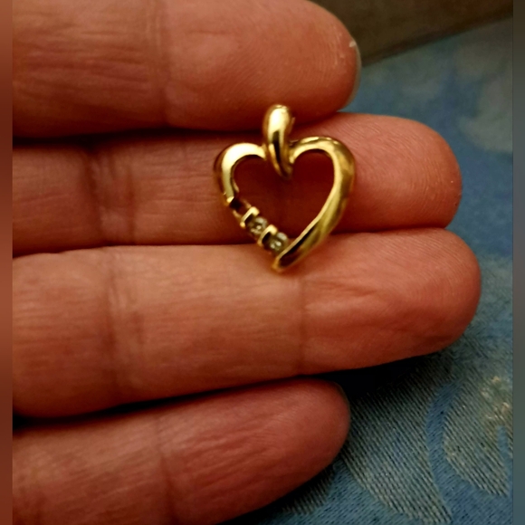 Jewelry - 10 Kt Gold Heart Pendant